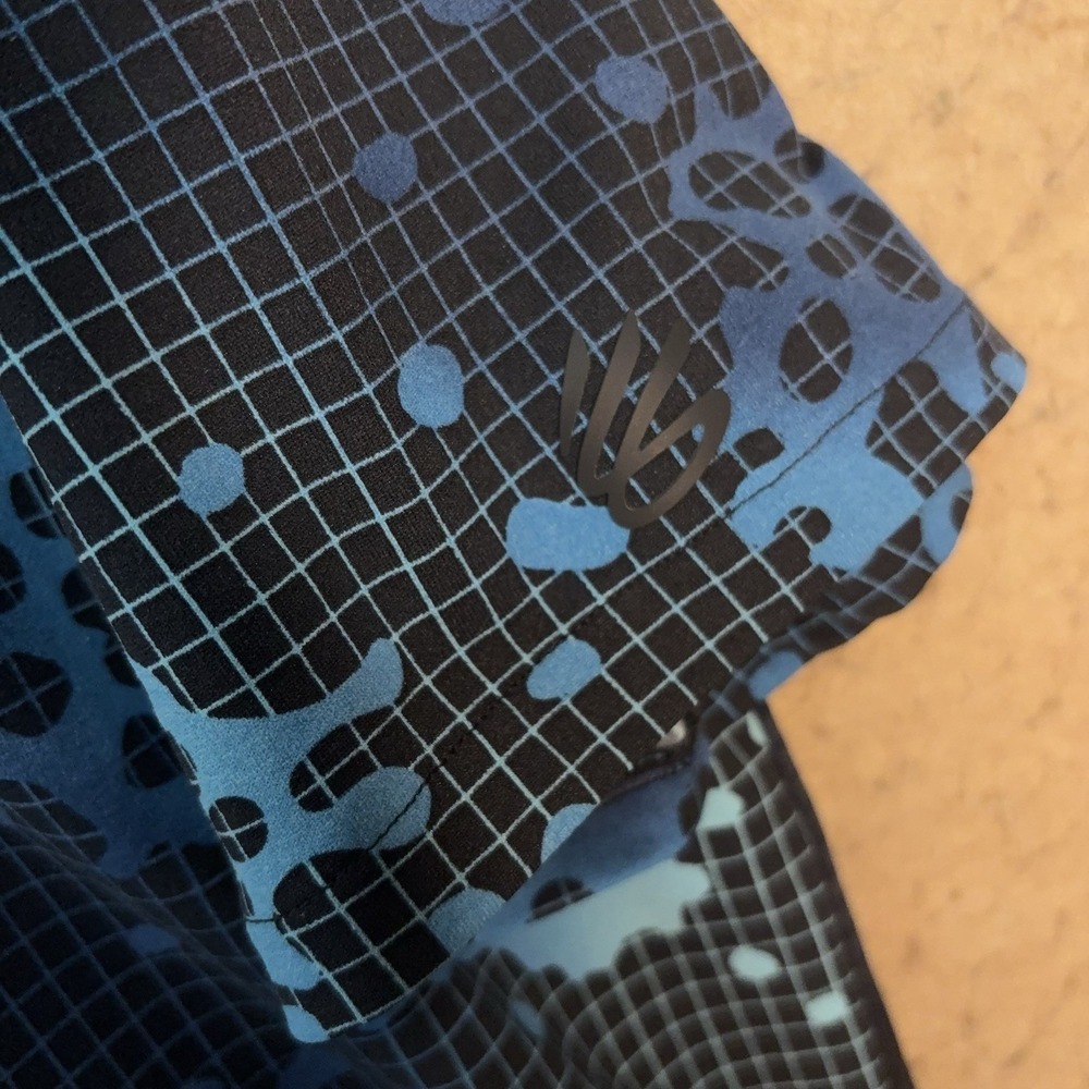 Under Armour Curry‎ Polar Polo Shirt Mens Sz L Blue Black Geometric Fitted Logo - Picture 3 of 7